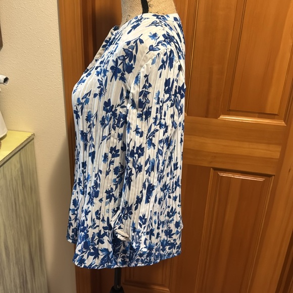 Like new Croft & Barrow Floral Women's Pleates 3/4 sleeve Top - Picture 4 of 7
